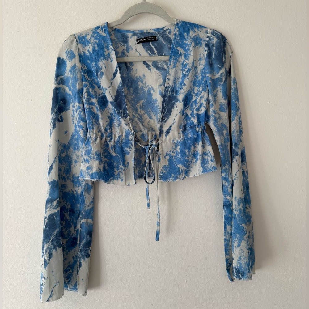 SHEIN Blue and White Tie-Dye Crop Top